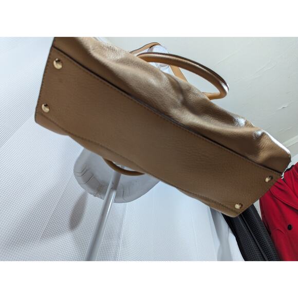 NWOT! MICHAEL KORS! ALMOND TAN/BROWN GENUINE LEATHER LARGE SHOULDER BAG, PURSE! - Picture 8 of 12